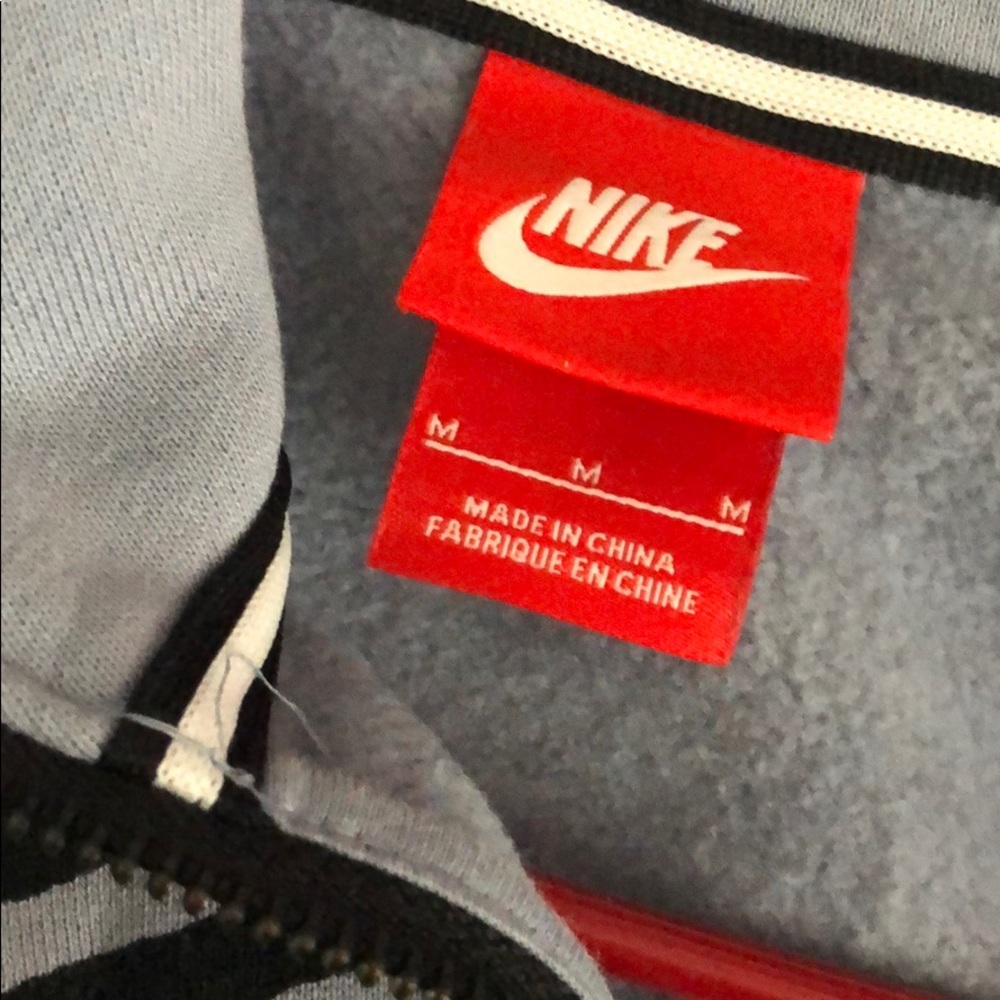 Nike zip-up jacket - Picture 3 of 3